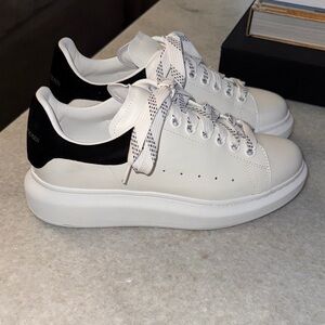 LIKE NEW Alexander McQueen White Leather Sneakers with Black Accents Sz 38.5